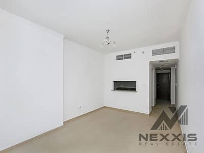 1 Slaapkamer Appartement te Huur in Jumeirah Lake Towers (JLT), Dubai - Living Area. jpg. jpeg 1 Slaapkamer Appartement te Huur in Jumeirah Lake Towers (JLT), Dubai - Living Area. jpg. jpeg