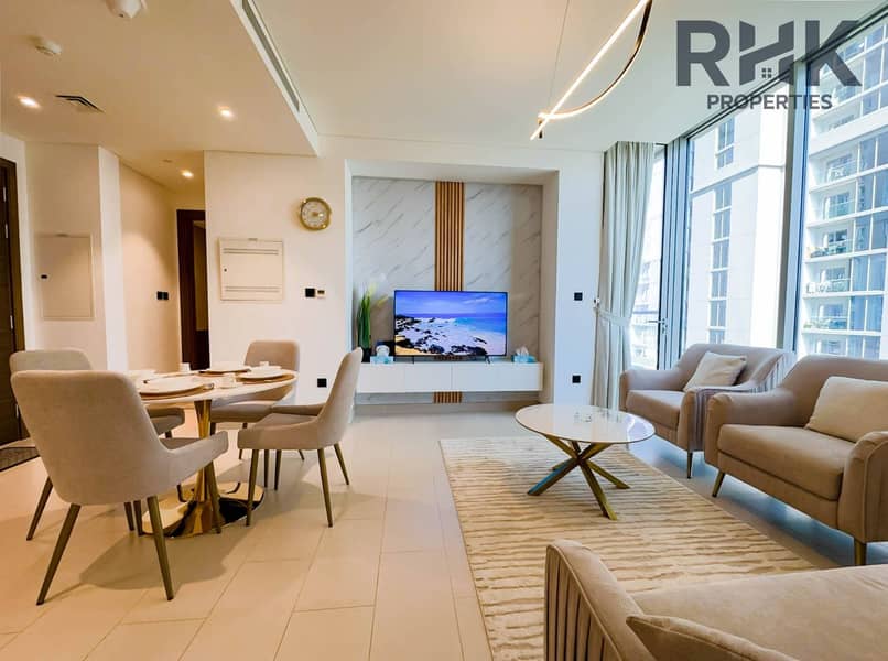17 Spacious living and dining room with floor-to-ceiling windows in Dubai Creek Harbour apartmentc