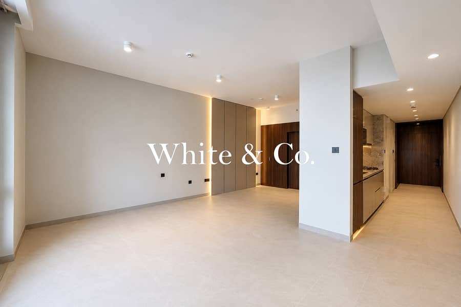 Luxury Studio | Huge Layout | Prime Loc Luxury Studio | Huge Layout | Prime Loc