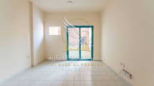 شقة 1 غرفة نوم للايجار في بوطينة، الشارقة - غرفه وصاله ببلكونه 1. jpeg شقة 1 غرفة نوم للايجار في بوطينة، الشارقة - غرفه وصاله ببلكونه 1. jpeg