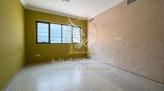 فلیٹ 1 غرفة نوم للايجار في النباعة، الشارقة - Enhancing_real_estate_photograph_202608251418. jpeg