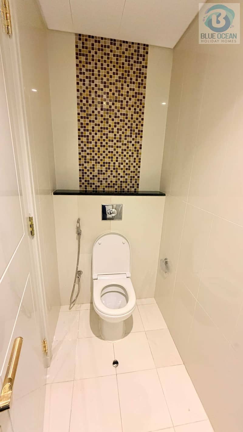 10 BATH 3. jpeg
