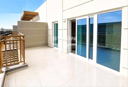 4 habitaciones Townhouse para en Alquiler en DAMAC Hills 2 (Akoya by DAMAC), Dubai - Spacious-4BR-Townhouse-Rooftop-Easy-Paym-Sykon-R-2693-01. jpg