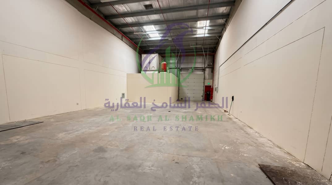 5 مستودع الصناعية 18 مساحة 1700 قدم 4. jpeg