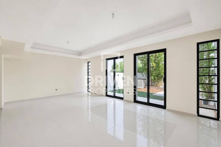 Well Maintained | Spacious | Vacant Townhouse Well Maintained | Spacious | Vacant Townhouse