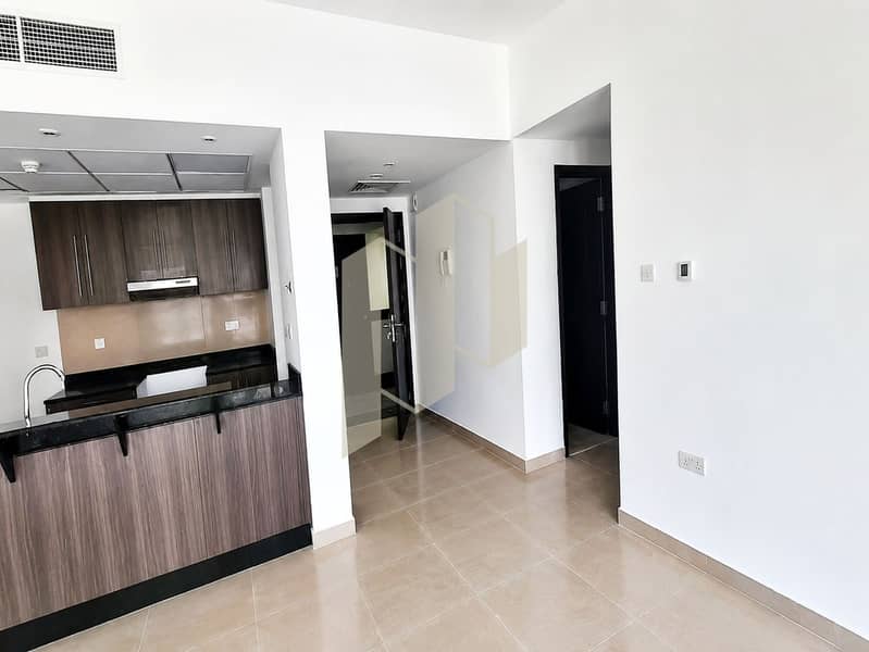 2 01_Main_Cover_Living_Room_Kitchen_HD. jpg