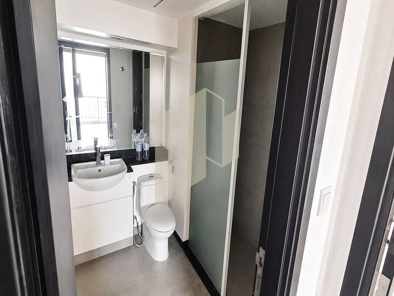 10 06_Bathroom_HD. jpg