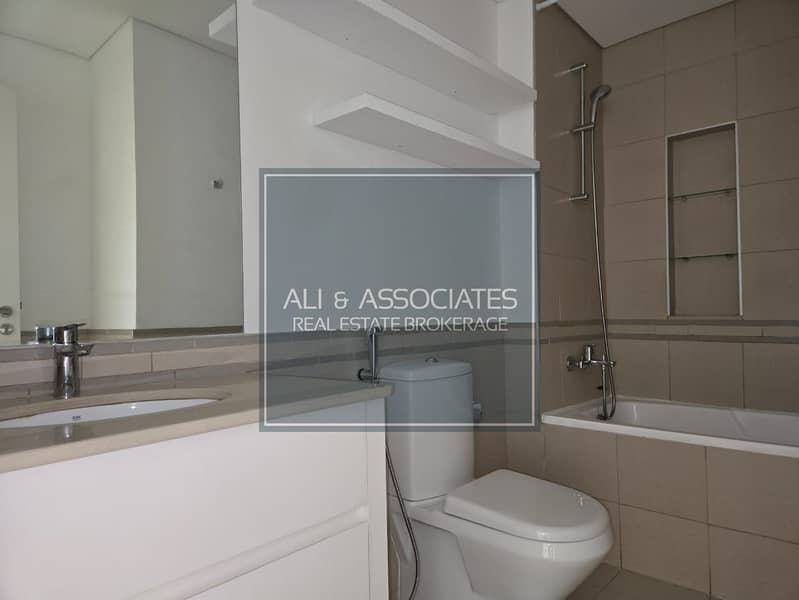 7 Bathroom. jpeg