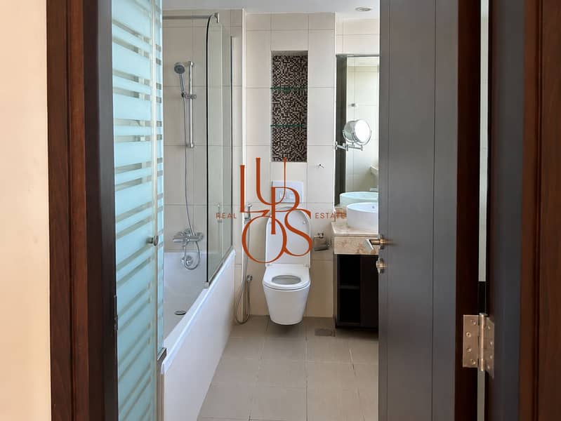 23 Marina_Apartment_04_Bathroom_Entrance_View. jpg
