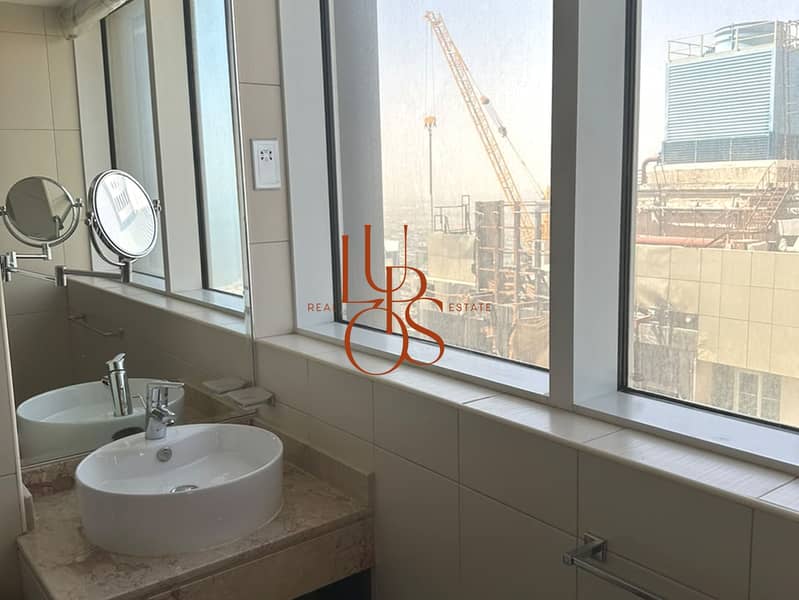 38 Marina_Apartment_20_Bathroom_Window_View. jpg