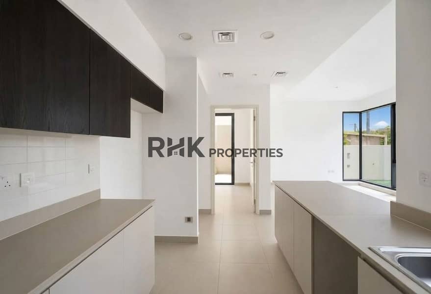 5 Open-plan kitchen with dark upper cabinets and beige countertops in Dubai townhouse