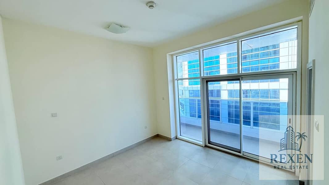 4 2e161cb1-7ad3-416d-a128-6ba32d79aed7. jpg
