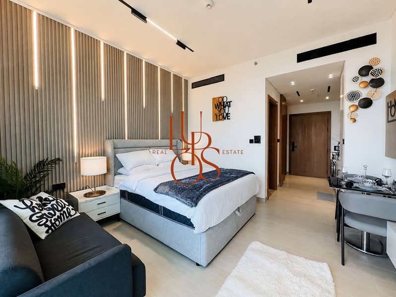 7 Studio_06_Bedroom_Entrance_Alternate. jpg