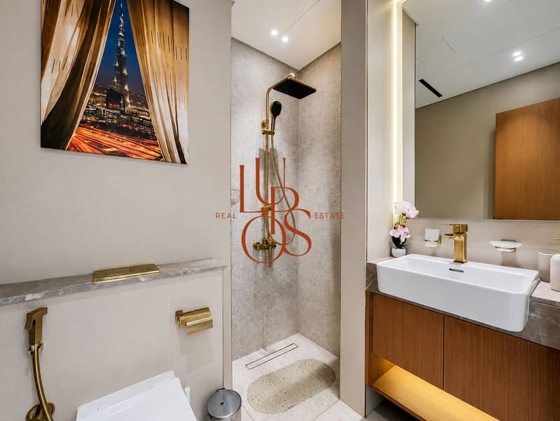 8 Studio_07_Bathroom_Shower_View. jpg