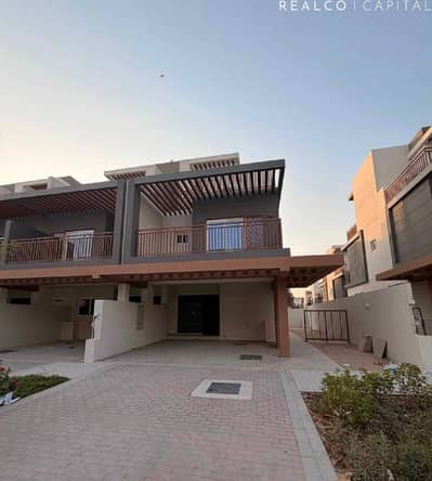 4 habitaciones Townhouse para en Alquiler en DAMAC Hills 2 (Akoya by DAMAC), Dubai - Casa adosada en DAMAC Hills 2 (Akoya by DAMAC)，Verona, 4 dormitorios, 115000 AED - 16316992