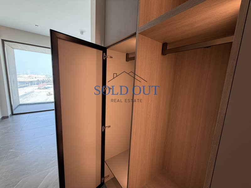 6 08_Wardrobe-Interior. jpg