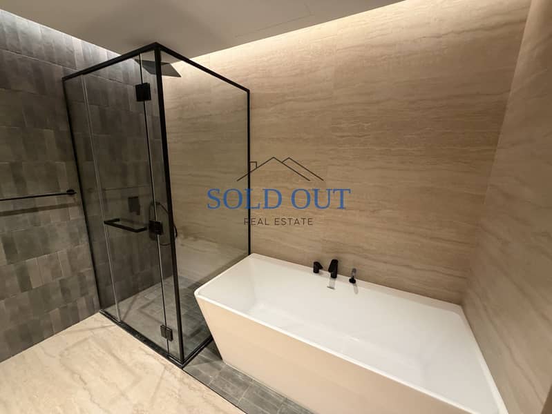 11 12_Bathroom-Bathtub. jpg