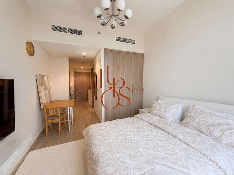 3 Pool_Residence_04_Bedroom_Reverse_View. jpg