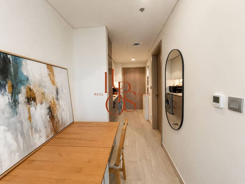 4 Pool_Residence_05_Dining_Corridor. jpg
