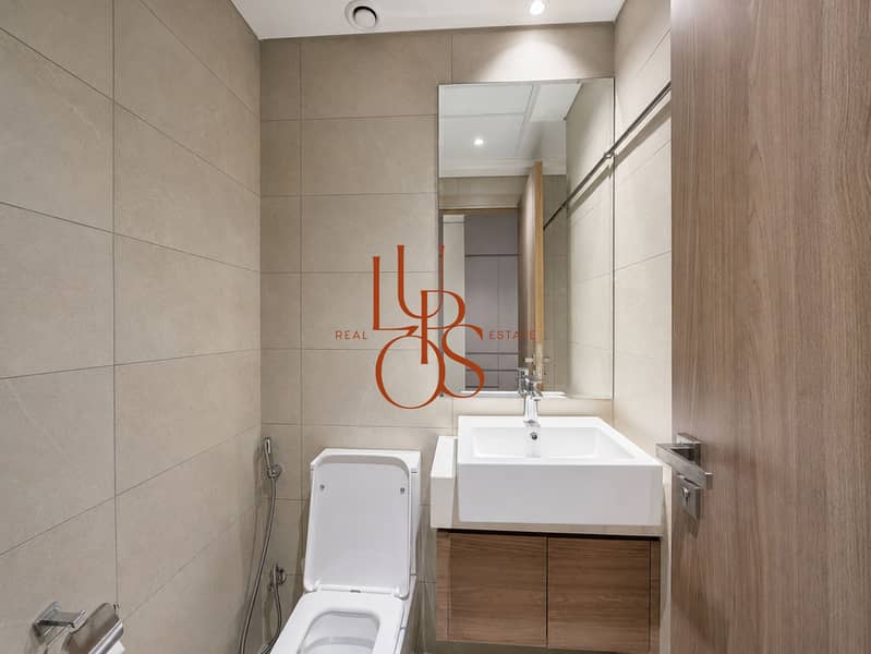 5 Pool_Residence_07_Bathroom_Vanity. jpg