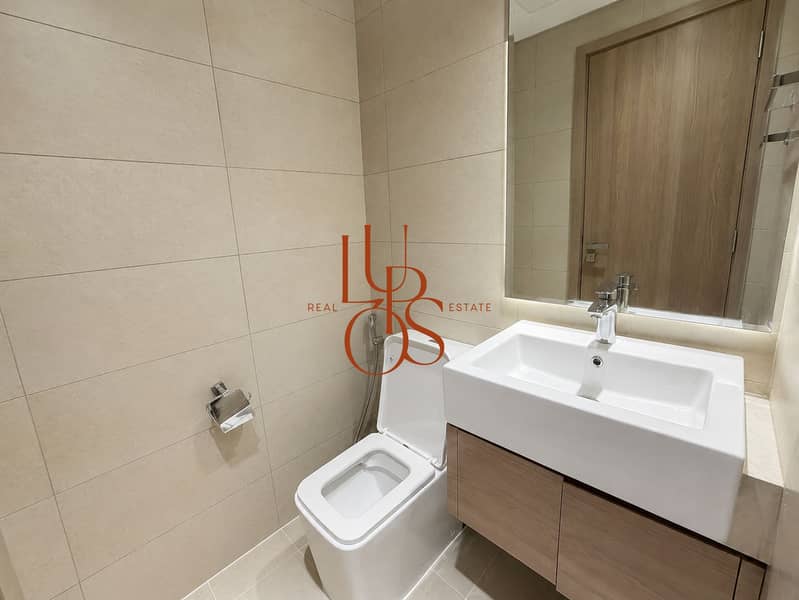 7 Pool_Residence_10_Bathroom_Close_View. jpg