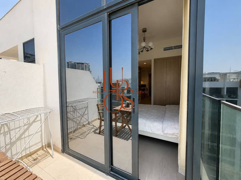 13 Pool_Residence_02_Balcony_Entrance. jpg