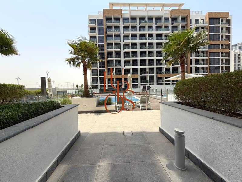 15 Pool_Residence_15_Pool_Courtyard_Entrance. jpg