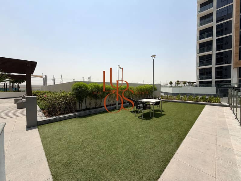 20 Pool_Residence_21_Landscaped_Seating_Area. jpg