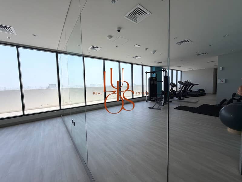 30 Pool_Residence_31_Gym_Mirrored_Wall. jpg