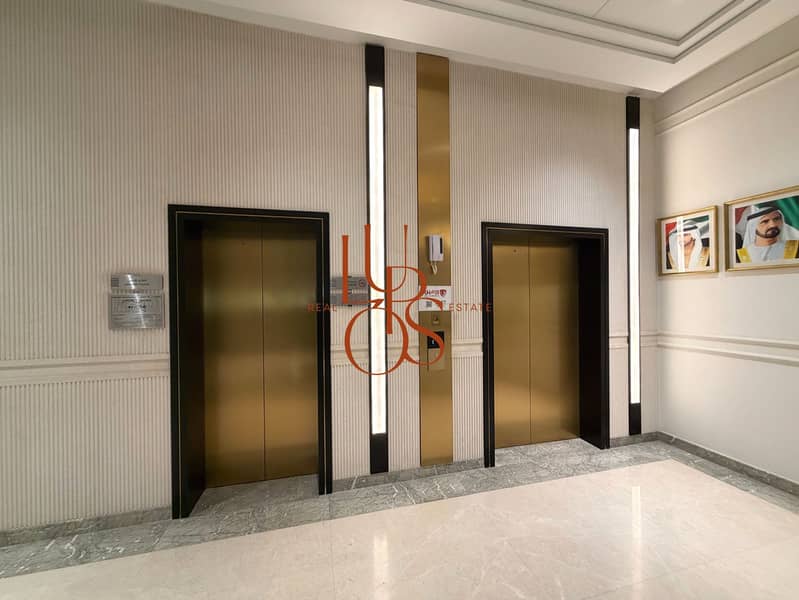 39 Pool_Residence_40_Elevator_Bank. jpg