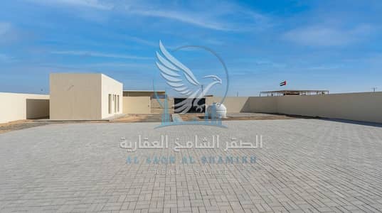 Industrial Land for Rent in Al Sajaa Industrial, Sharjah - حوطة للإيجار في الصجعة مساحة 10,000 قدم مع كهرباء 30 كيلو وات وإنترلوك بسعر 140,000 درهم1. jpeg