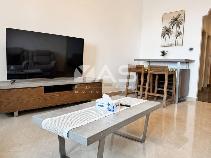 17 14-living-room-tv-detail-dslr. png