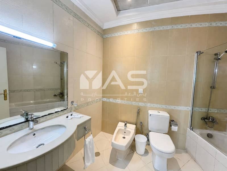 27 03-bathroom-wide-dslr. png
