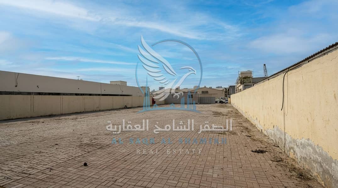 2 حوطة للإيجار في الصناعية 5 خلف المحلات بمساحة 17000 قدم مربع بسعر 270000 درهم سنوياً3. jpeg