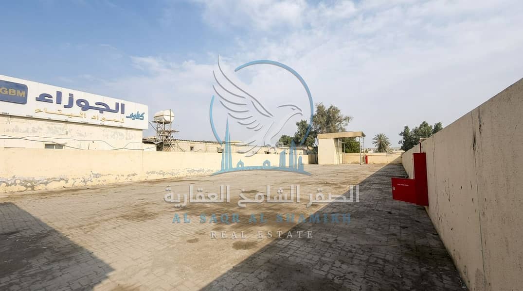 5 حوطة للإيجار في الصناعية 5 خلف المحلات بمساحة 17000 قدم مربع بسعر 270000 درهم سنوياً6. jpeg