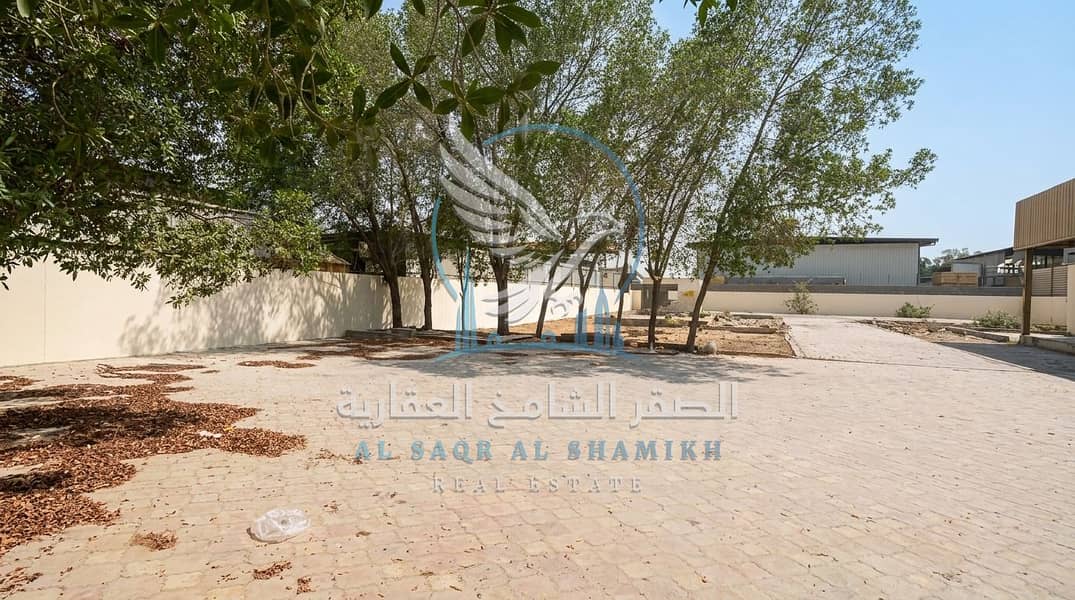 4 حوطة للإيجار في الصجعة على شارع رئيسي مساحة 20,000 قدم مربع كهرباء 32 كيلوواط بسعر 250,000 درهم2. jpeg
