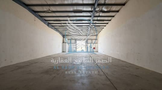 Warehouse for Rent in Industrial Area, Sharjah - سهولة دخول وخروج المركبات من المستودع. jpeg Warehouse for Rent in Industrial Area, Sharjah - سهولة دخول وخروج المركبات من المستودع. jpeg