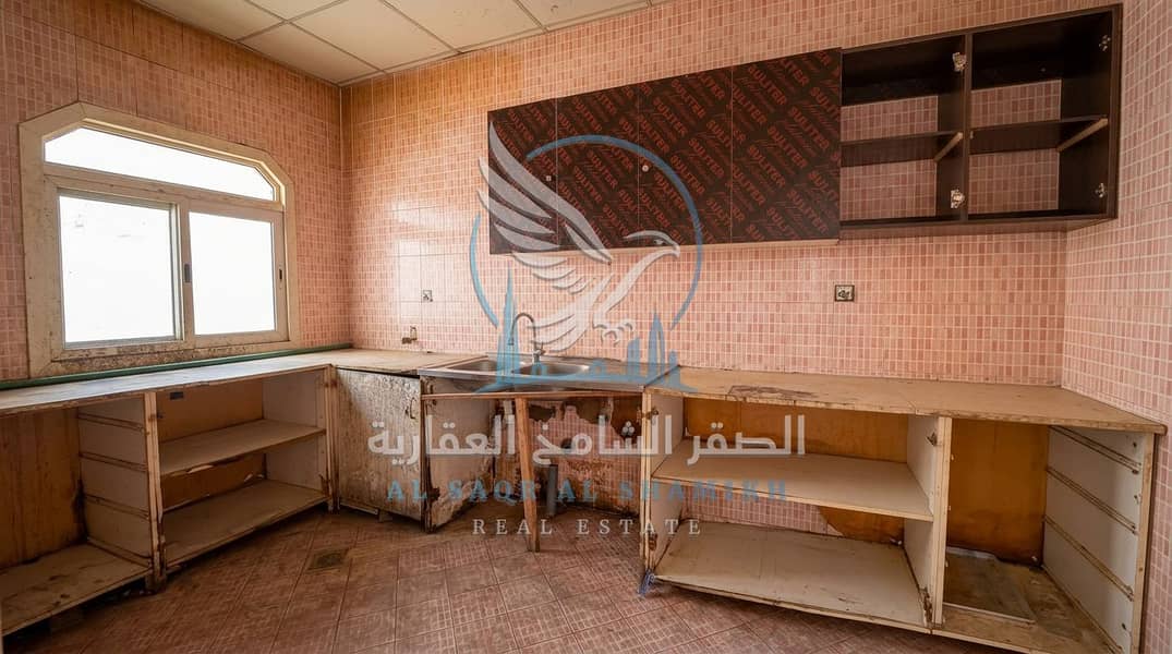 11 مساحة كبيرة لتجهيز وتنظيم المعدات. jpeg