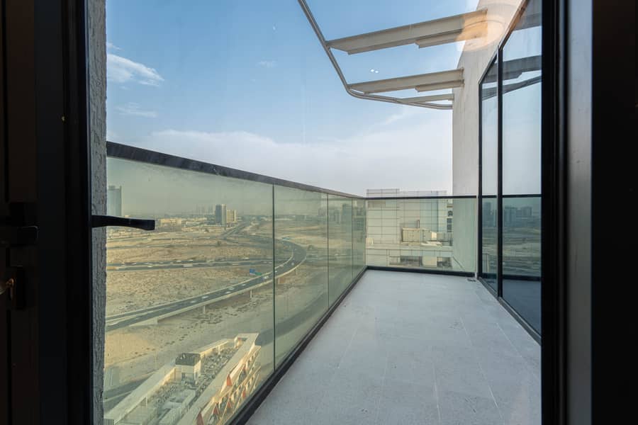 11 Balcony 1. jpg