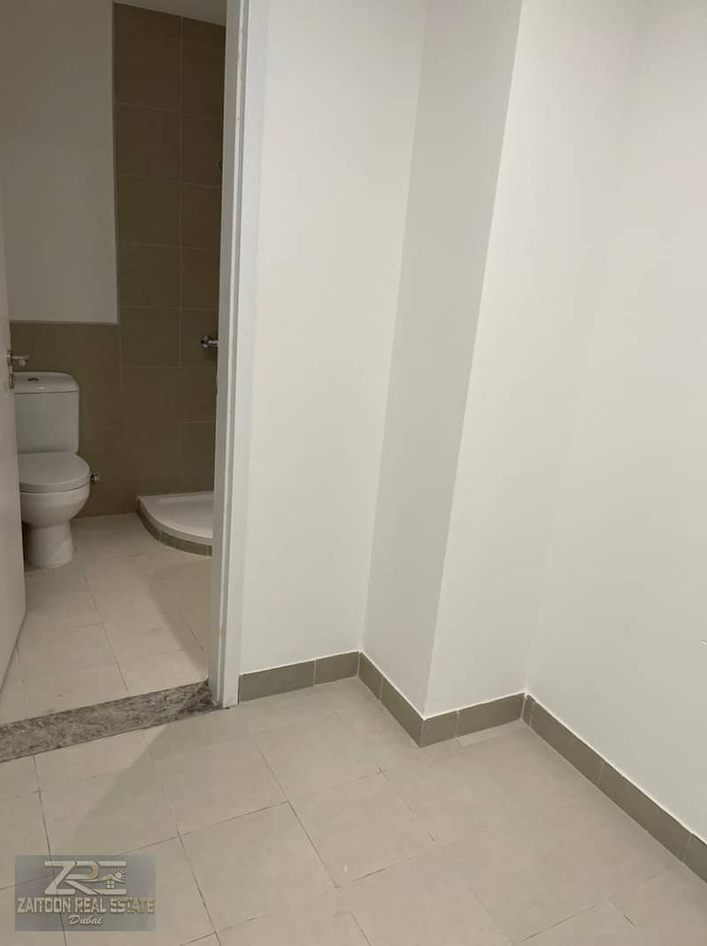 10 0fc5bd40-525e-4a6e-8700-1e6cb87a2459. jpg