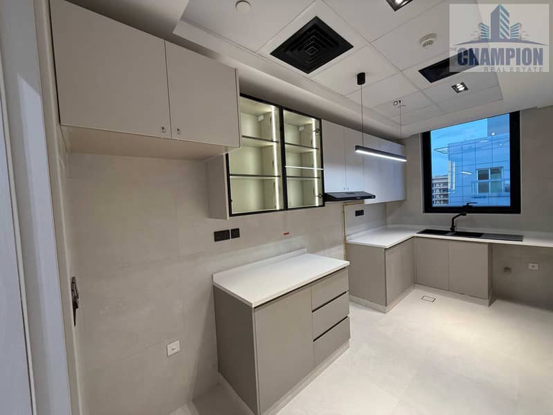 2 b71191dd-6fd4-44bb-a304-1d30c9da39bd. jpg