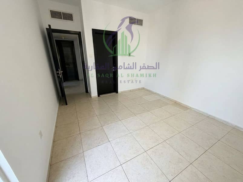 8 Repainting_interior_walls_white_202608301044 (3). jpeg