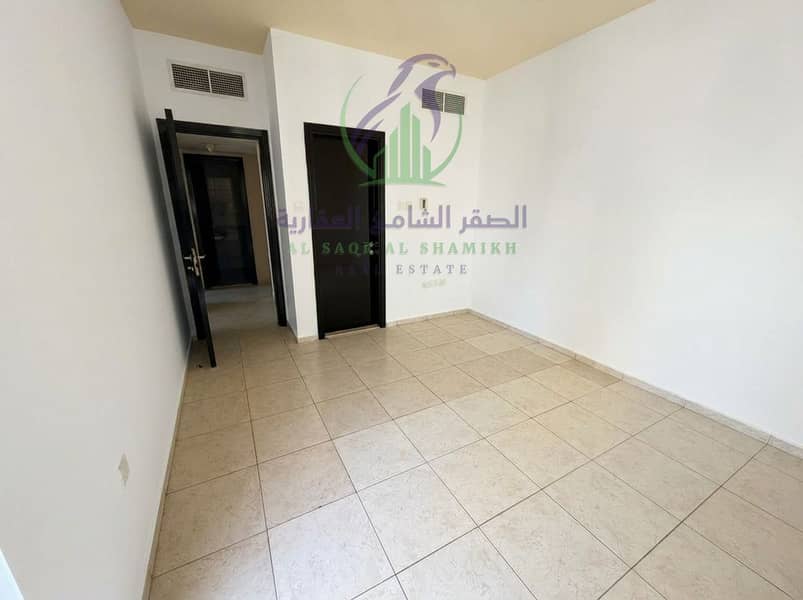 10 Repainting_interior_walls_white_202608301044 (10). jpeg
