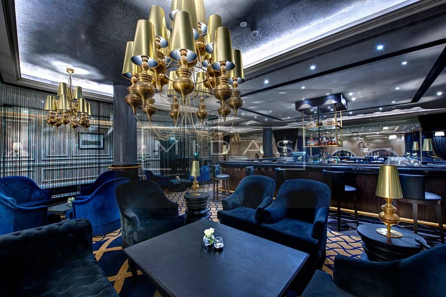 21 PPj8BK1Y-Dukes-Bar-3. jpg