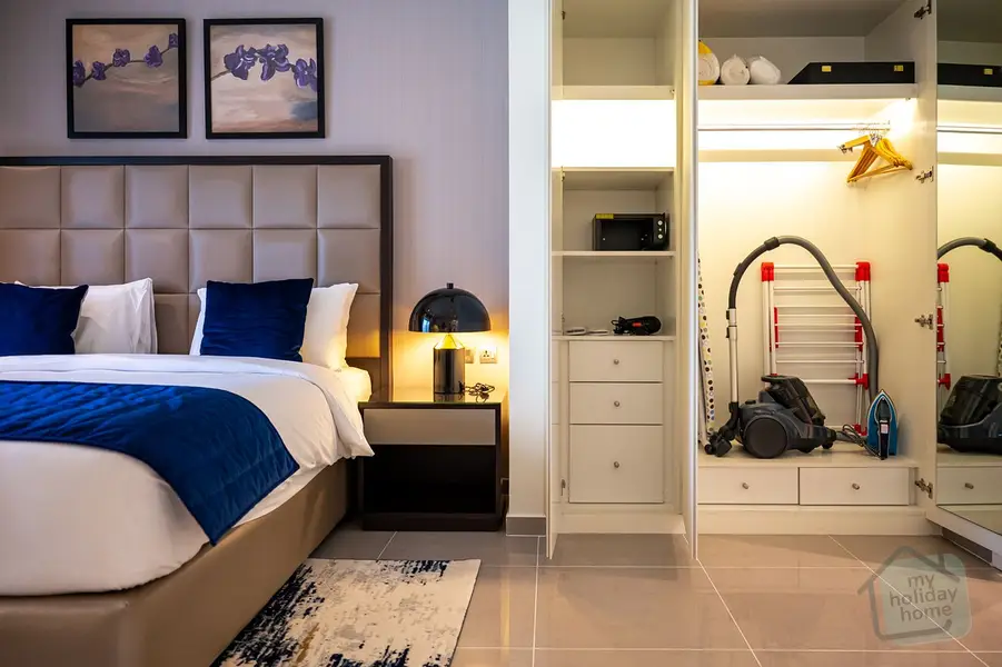 Stunning High-Floor 1BR | Burj Khalifa View | Pool & Gym