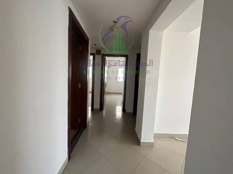 3 Repainting_interior_walls_white_202608301402 (5). jpeg