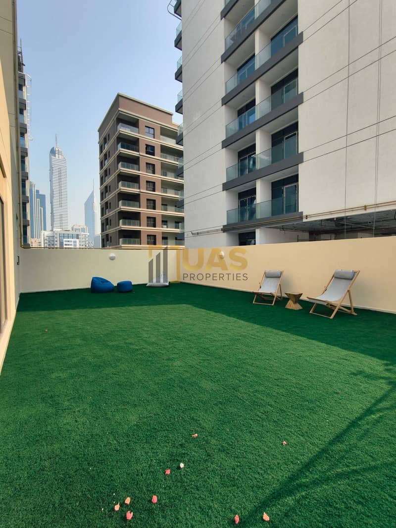13 LAWN AREA. jpg