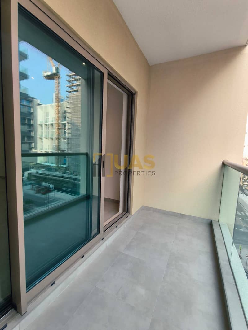 19 BALCONY. jpg