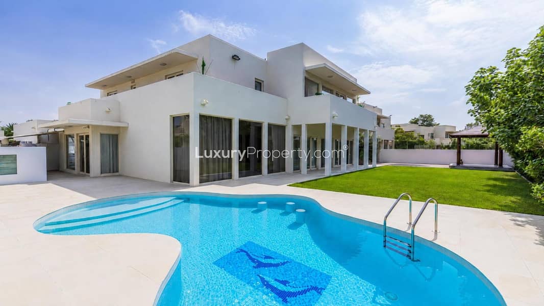 Park Backing | Private Swimming Pool | Single Row Park Backing | Private Swimming Pool | Single Row