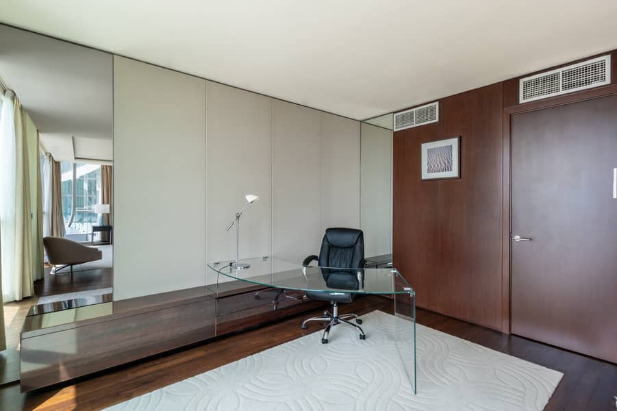5 Office. JPG